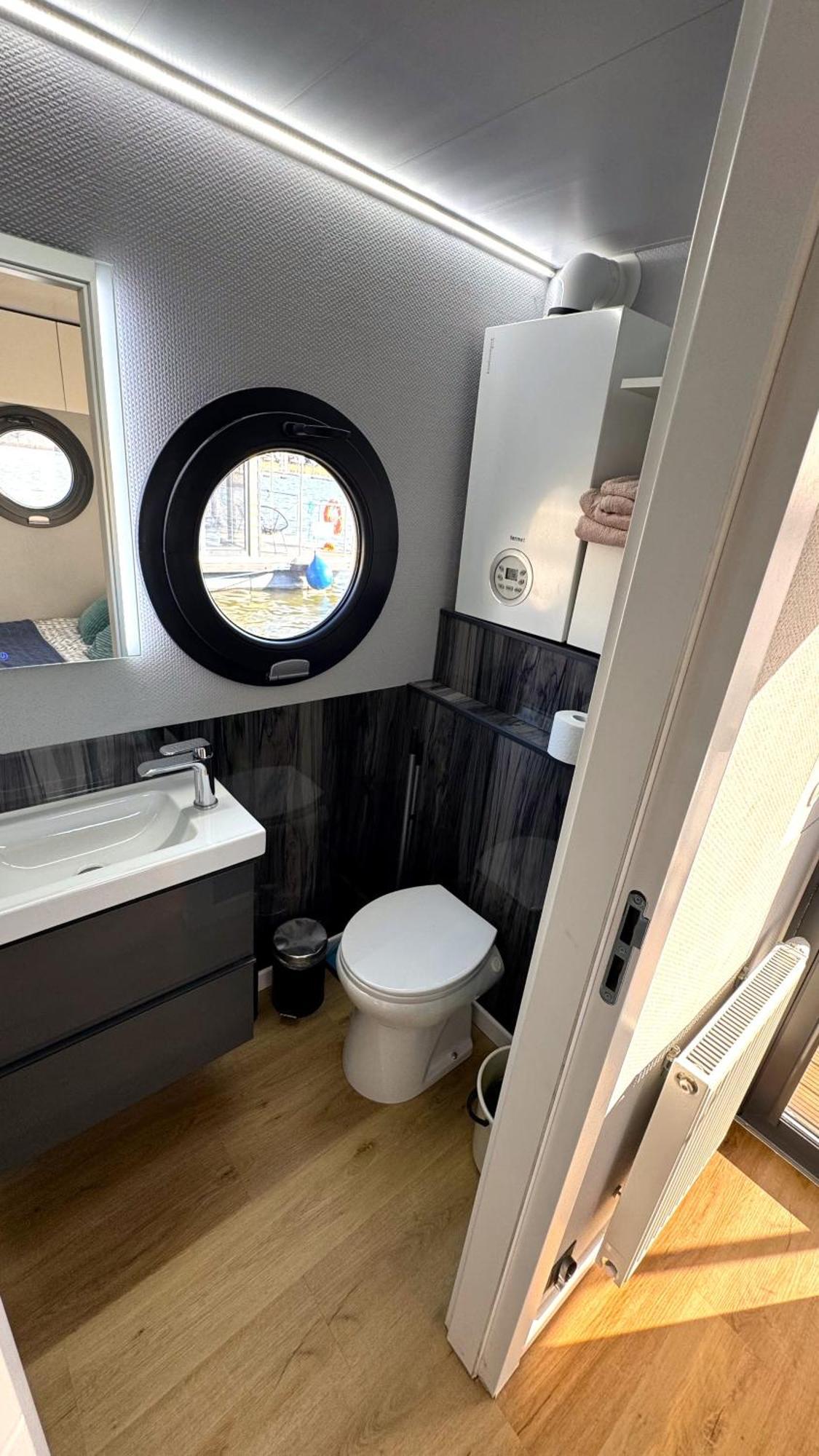 דירות ורוצלב Houseboat Water Boy Apartament Plywajacy Dom Na Wodzie Lodz מראה חיצוני תמונה