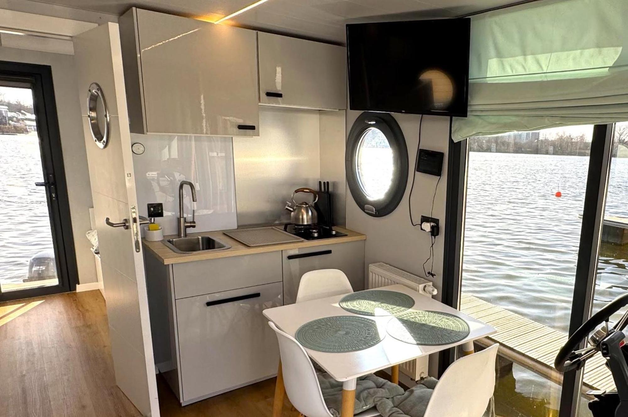 דירות ורוצלב Houseboat Water Boy Apartament Plywajacy Dom Na Wodzie Lodz מראה חיצוני תמונה